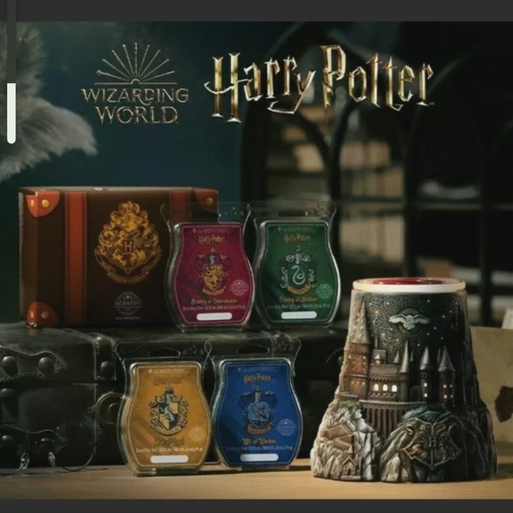 Harry Potter Hogwarts Scentsy Warmer w/ Wax Bars - Picture 1 of 5